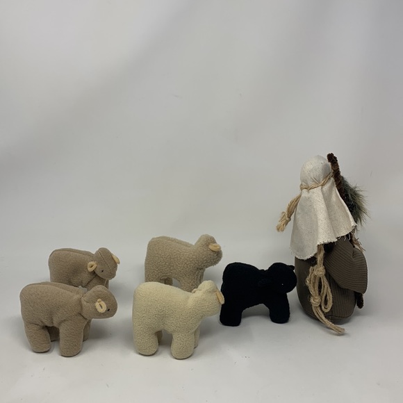 6 pc Shepherd w lambs black sheep Nativity Scene decorations fabric dolls vtg - Picture 15 of 17